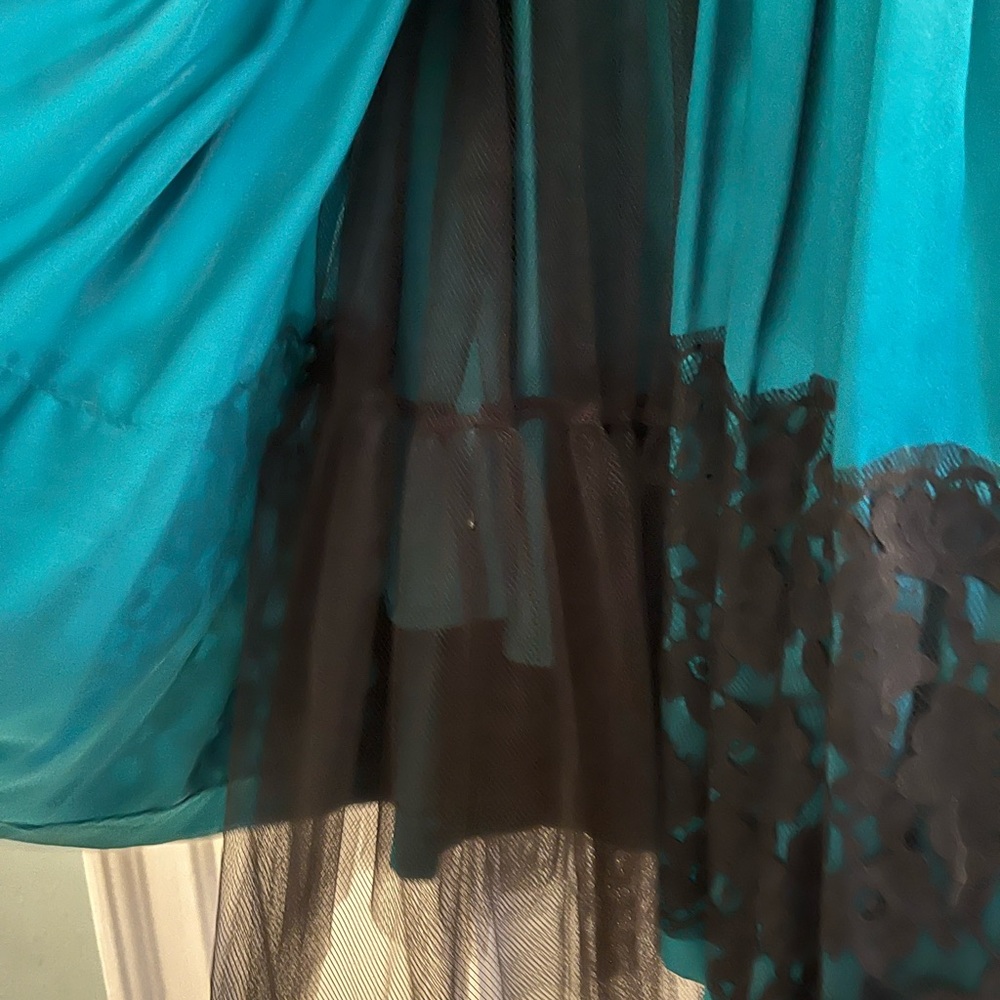 Beautiful blue silk party dress by Tracy Reese - Picture 4 of 8